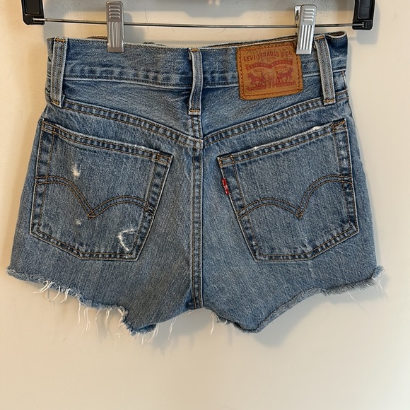 Levi’s Wedgie Denim Shorts - Picture 6 of 11